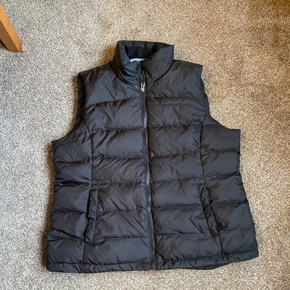 Black puffer vest
